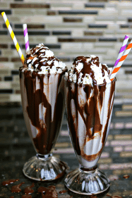 Two mudslides with colorful straws in tall glasses