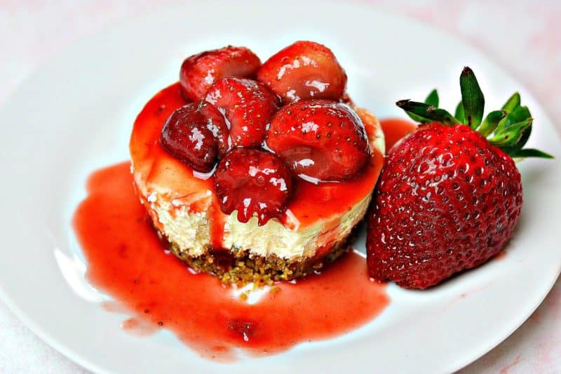 Gluten-free Strawberry Cheesecake with Strawberry Sauce