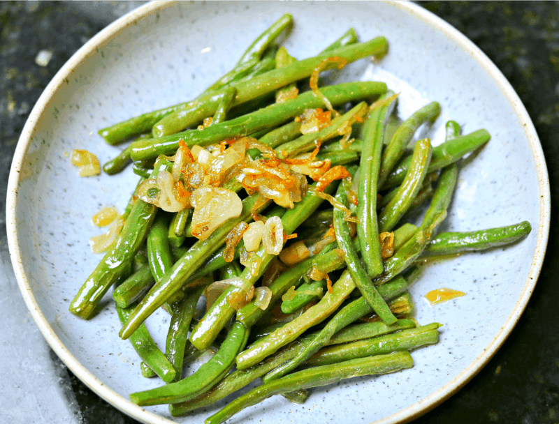 Crockpot Fresh Green Beans with Bacon - Dr. Davinah's Eats