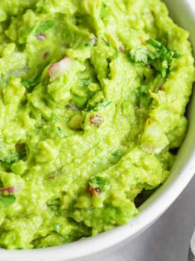 keto guacamole in a bowl