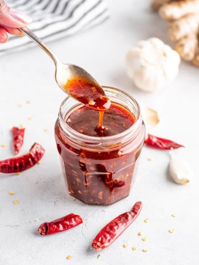 close up of keto sweet chili sauce in a jar
