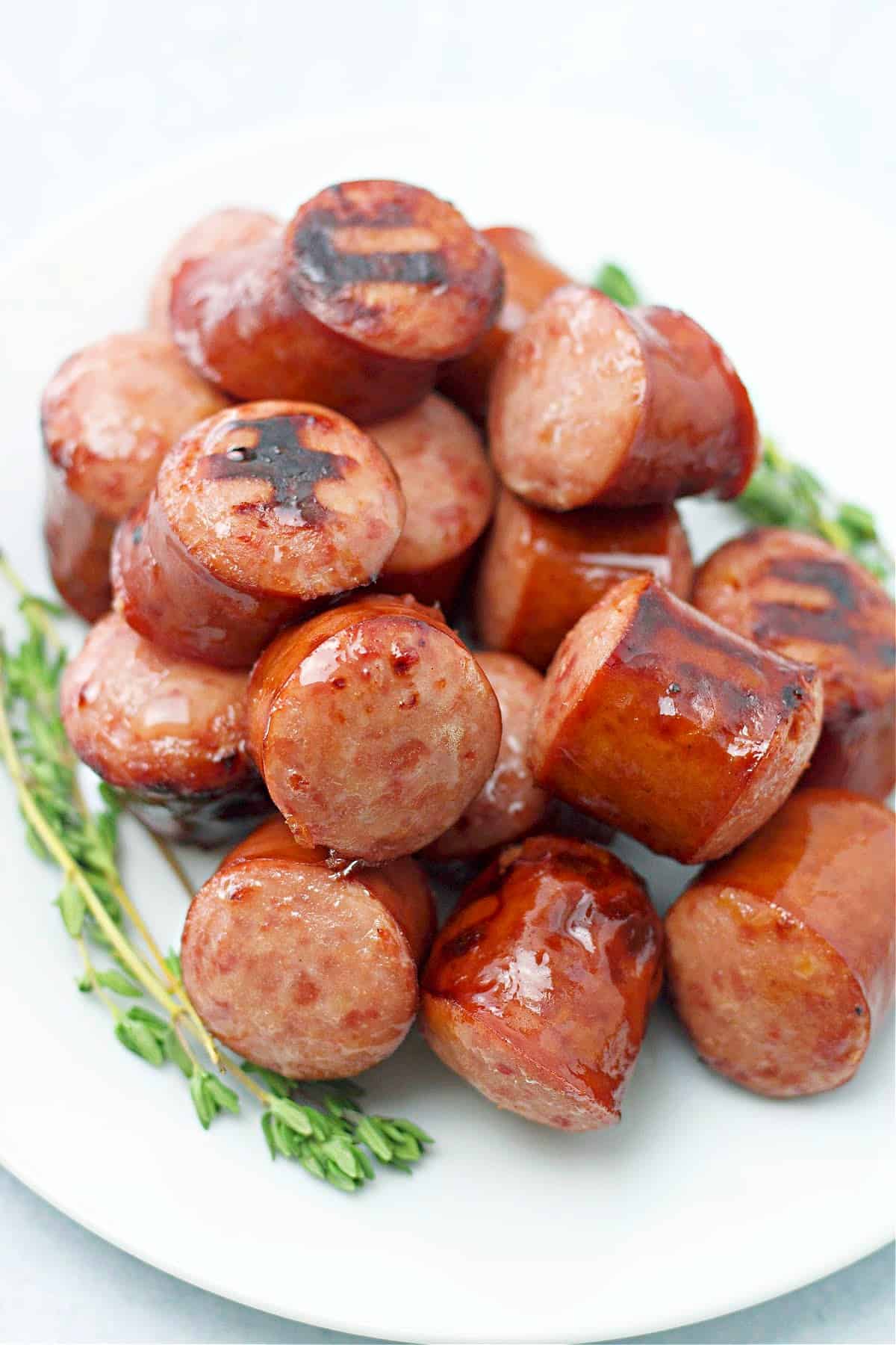 air fryer kielbasa sausage on a plate