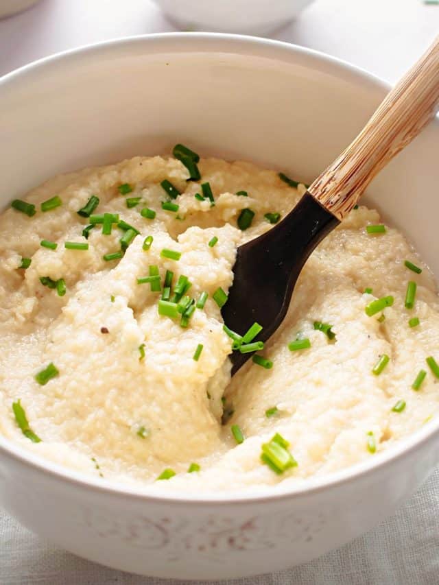 keto grits in a bowl with chives on top