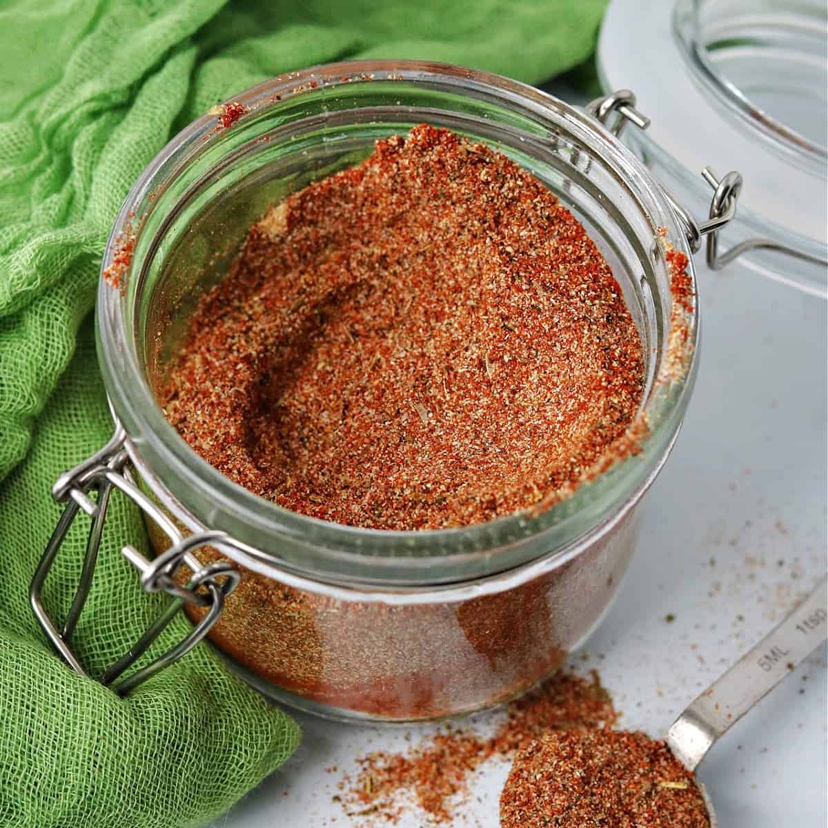 close-up of chicken dry rub in a glass jar