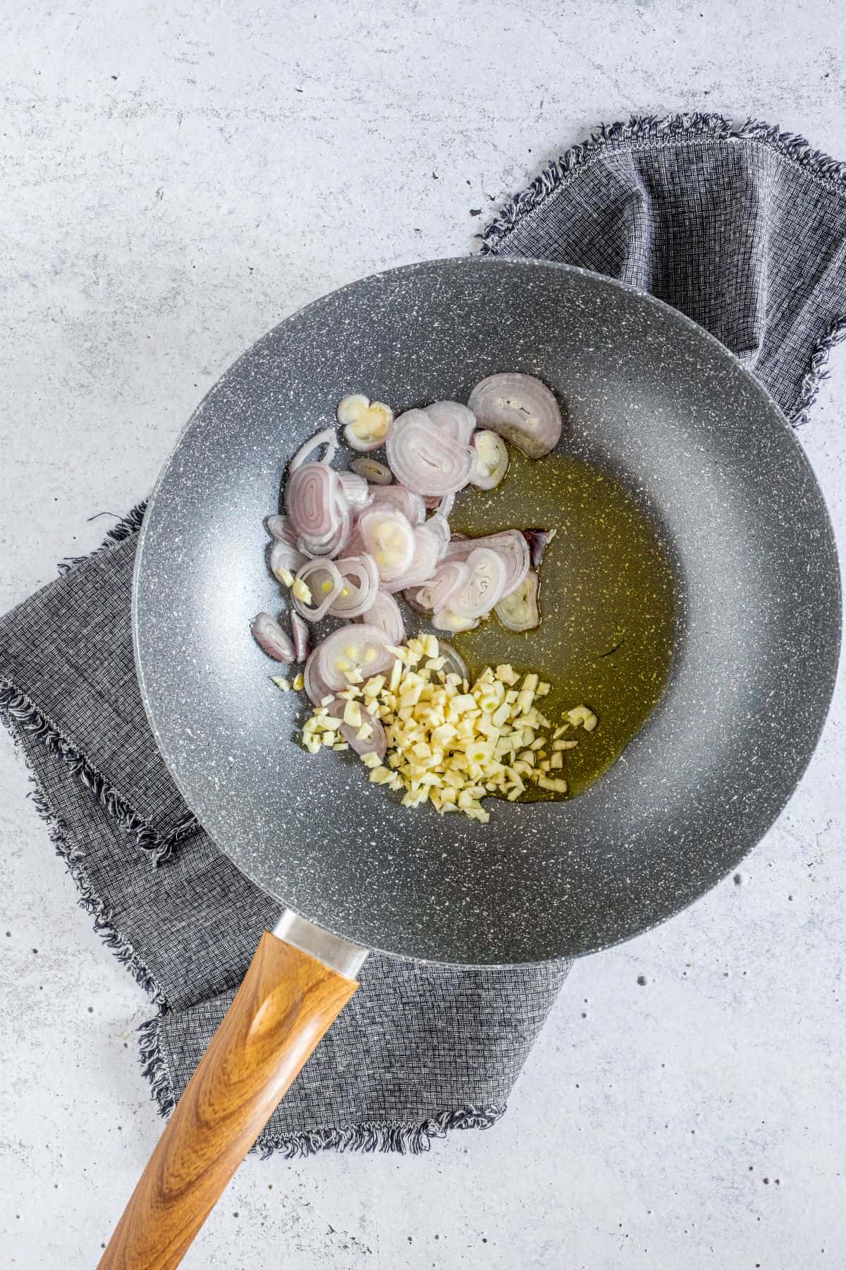 garlic, onions and oil in a pan