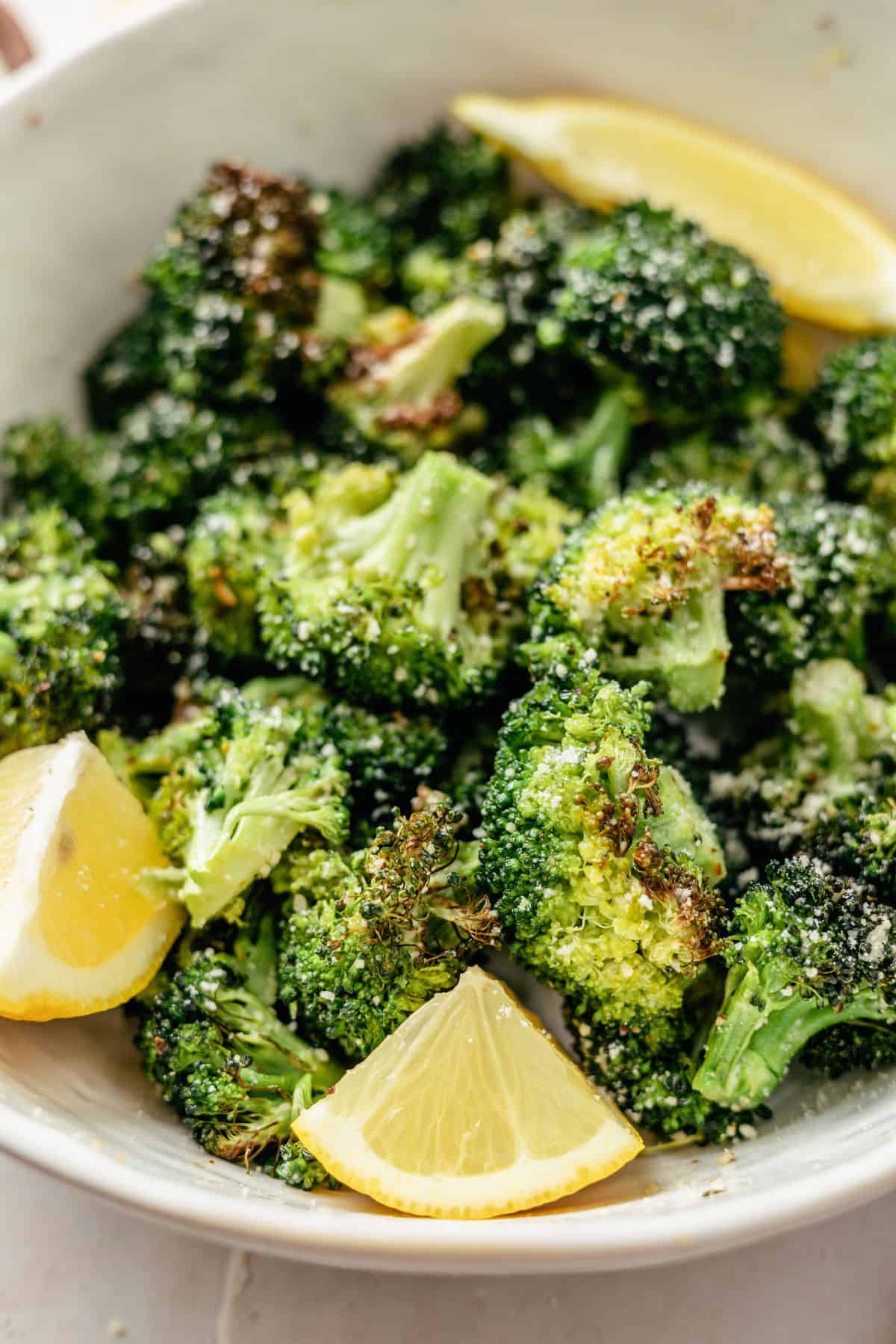 Ninja Foodi steamed broccoli (from fresh or frozen) - The Top Meal