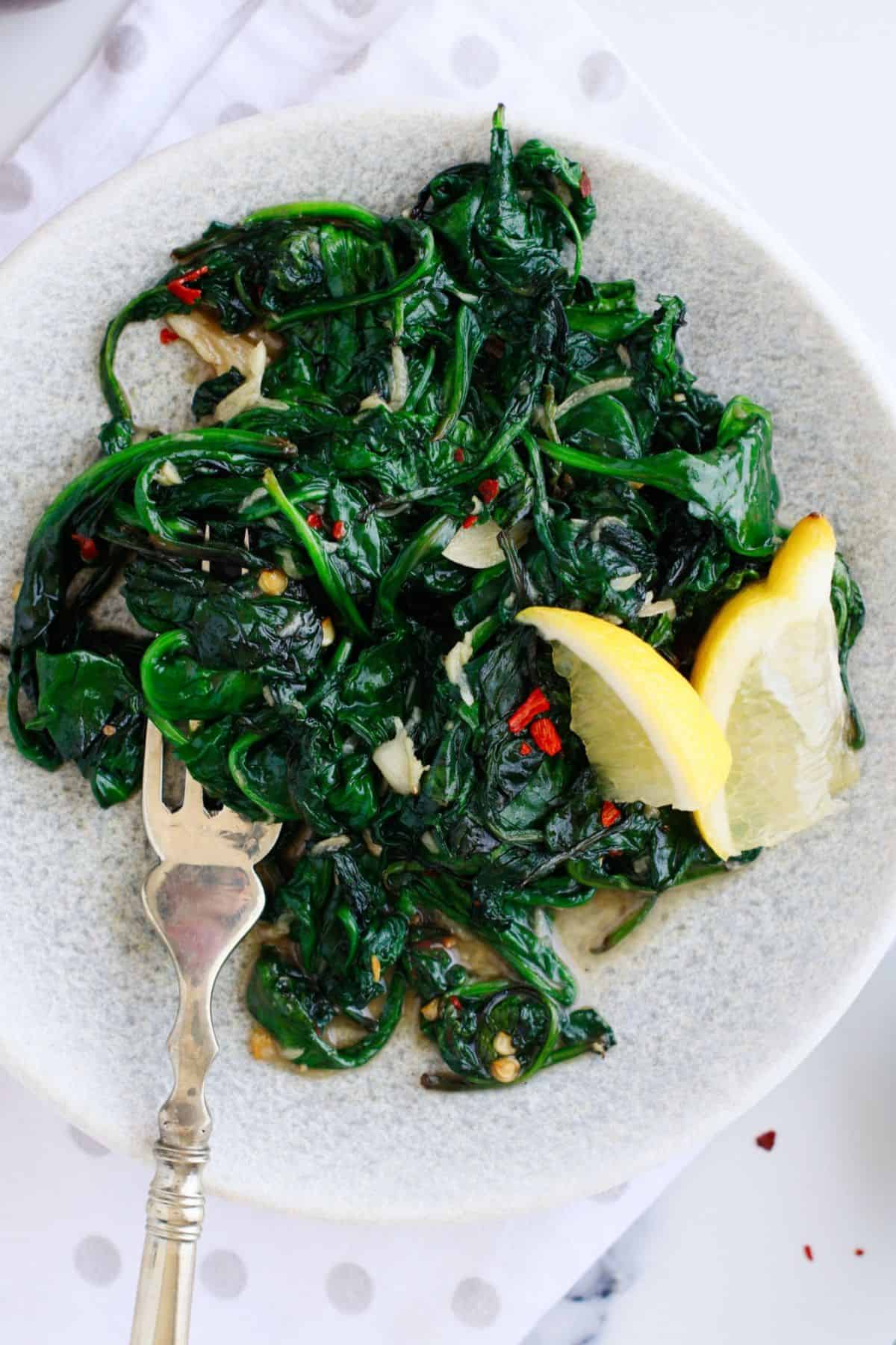 easy saut&eacute;ed spinach cooked with garlic and butter
